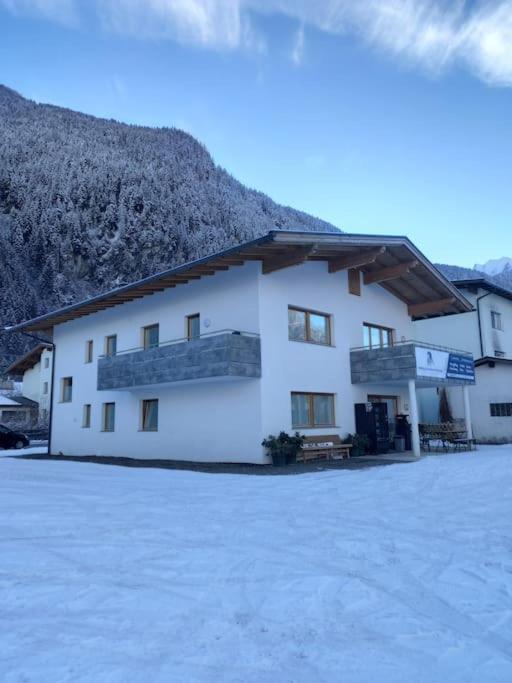Grosszuegiges Apartment Georg Mayrhofen Barrierefrei Hollenzen Exterior foto