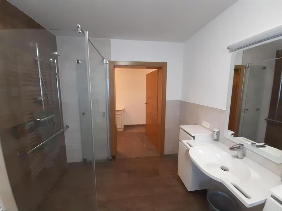 Grosszuegiges Apartment Georg Mayrhofen Barrierefrei Hollenzen Exterior foto