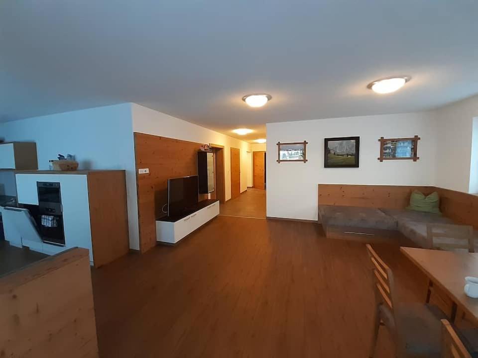 Grosszuegiges Apartment Georg Mayrhofen Barrierefrei Hollenzen Exterior foto
